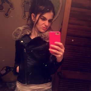 TOPSHOP FAUX LEATHER JACKET W FUR COLLAR